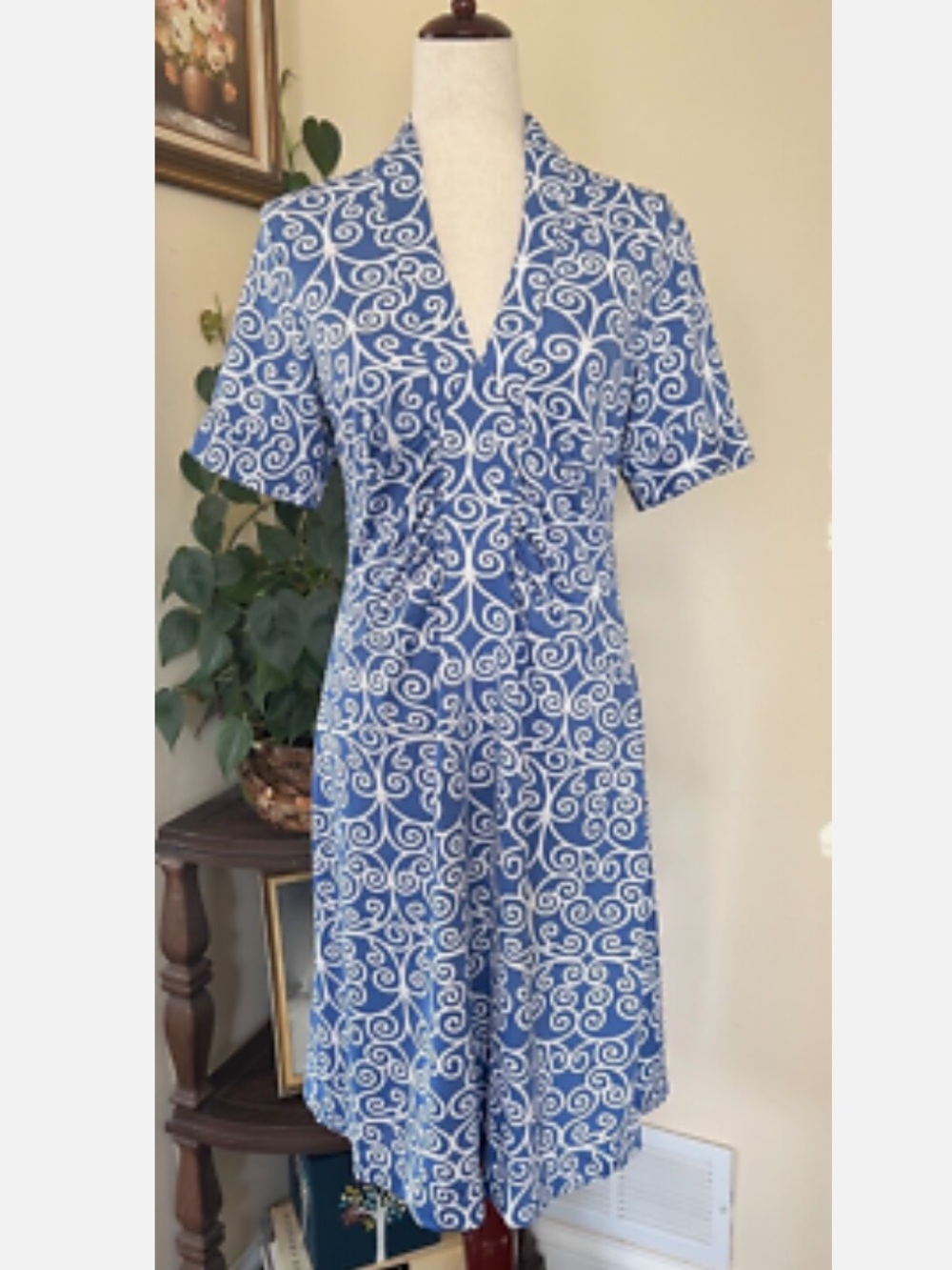 Blue and White Swirl Print Short-Sleeve Dress